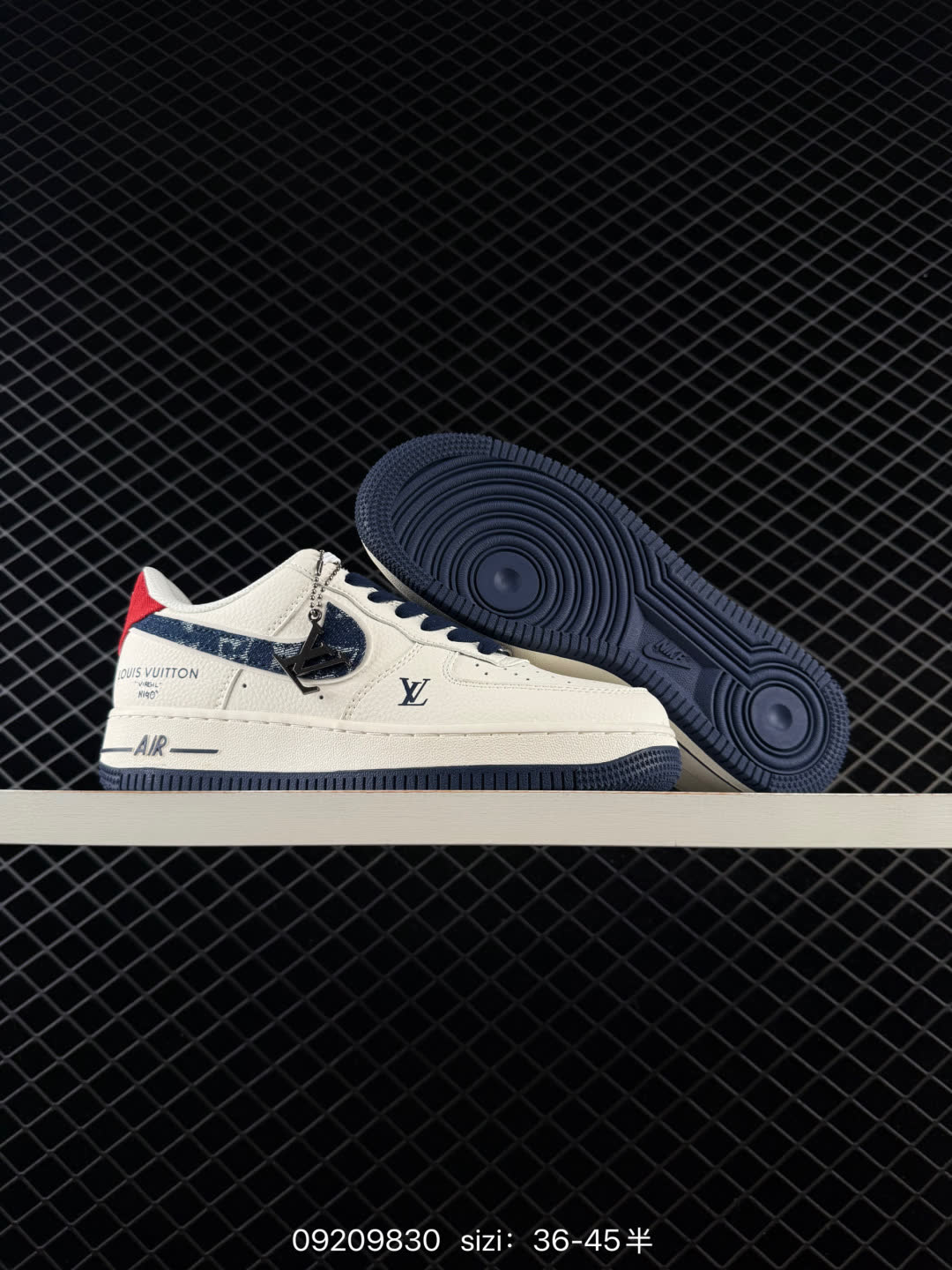 NIKE AIR FORCE 1